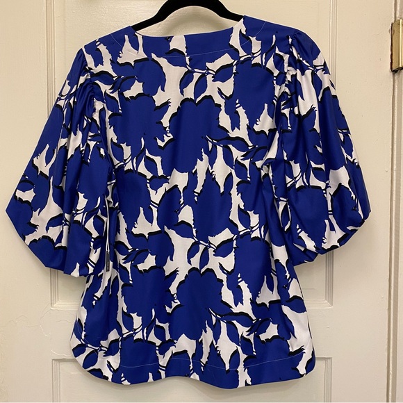 Chico’s Blue and White Top Blouse Size .5 - Picture 4 of 9